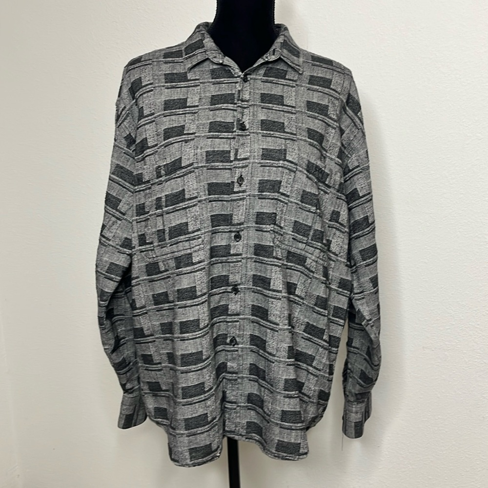 Levi’s size Large gray burton down shirt